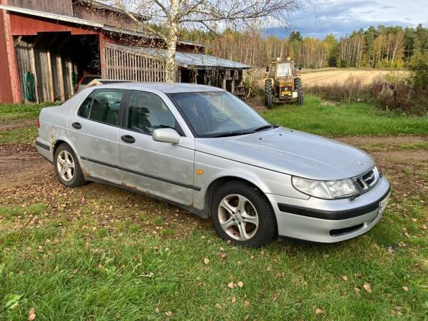 Saab 9-5 Vehmaa - valokuva 1