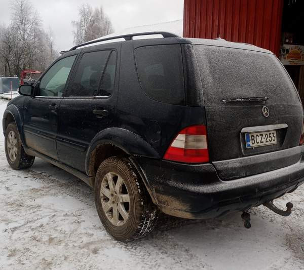 Mercedes-Benz ML Kaavi - valokuva 3