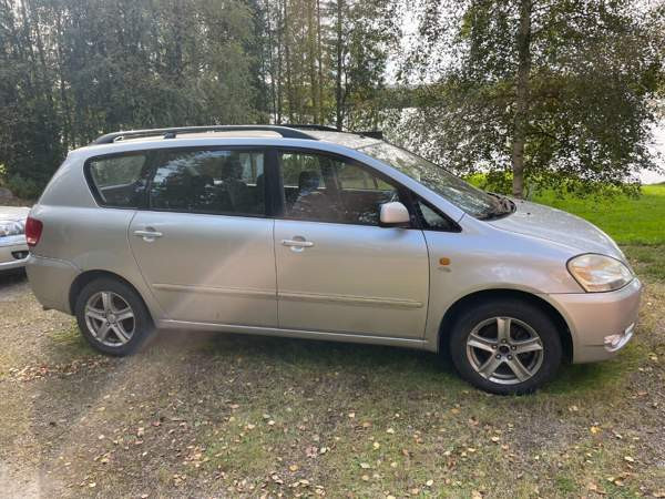 Toyota Avensis Verso Рованиеми - изображение 2