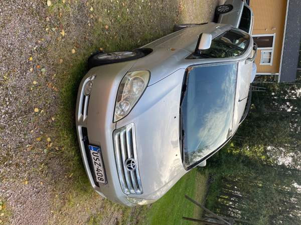 Toyota Avensis Verso Рованиеми - изображение 1