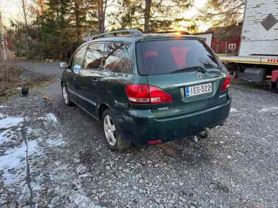 Toyota Avensis Verso Торнио