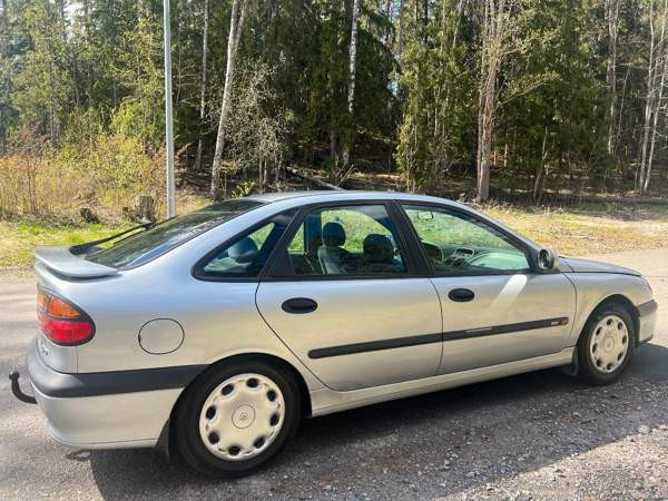 Renault Laguna Vantaa - valokuva 4