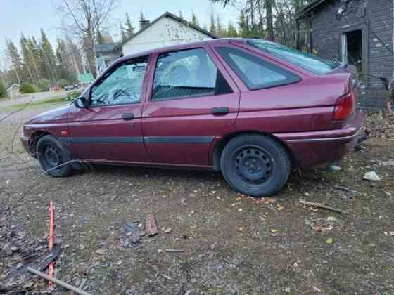 Ford Escort Lodeynoye Pole