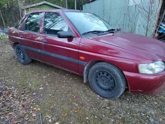 Ford Escort Lodeynoye Pole