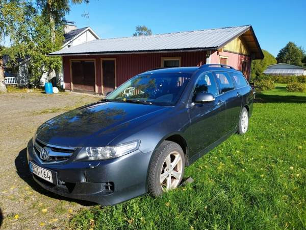 Honda Accord Liperi - valokuva 1