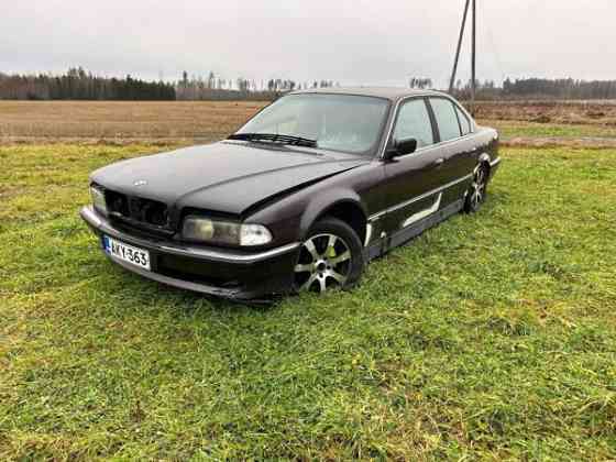 BMW 735 Haemeenlinna