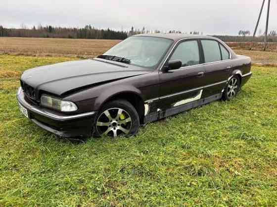 BMW 735 Haemeenlinna