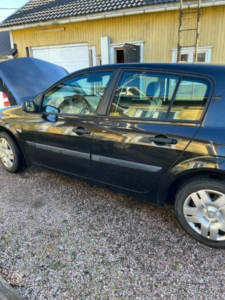 Renault Megane Sarov - valokuva 2
