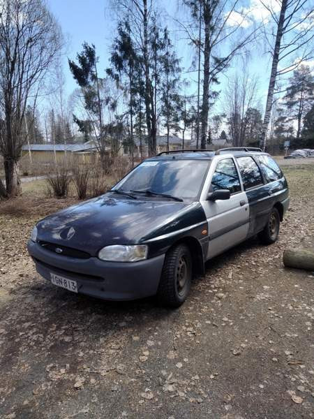 Ford Escort Luga - photo 1