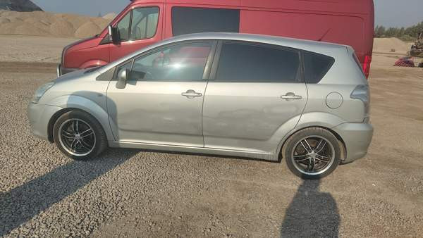 Toyota Corolla Verso Эспоо - изображение 3