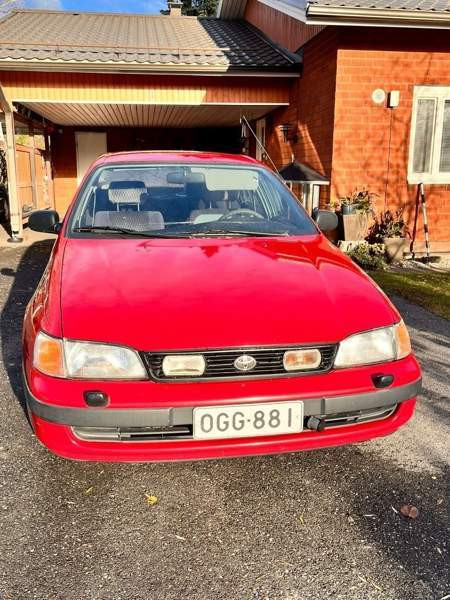 Toyota Carina E Liperi - valokuva 1