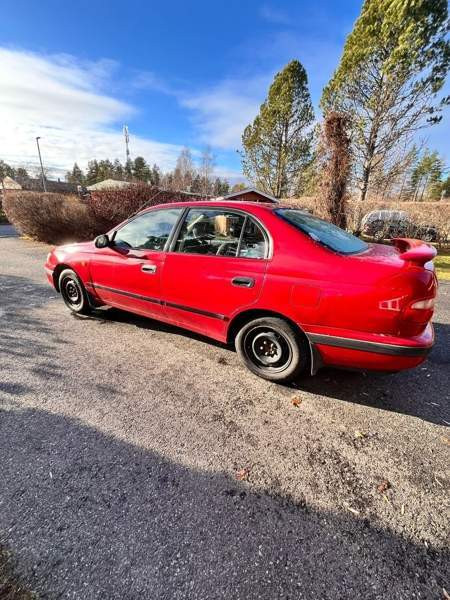 Toyota Carina E Liperi - valokuva 2