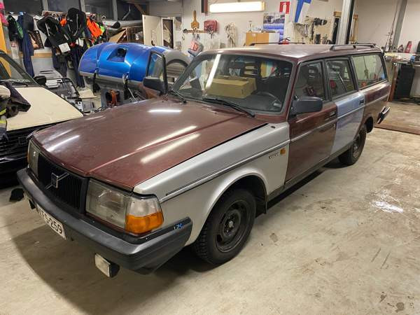 Volvo 240 Glebychevo - valokuva 1