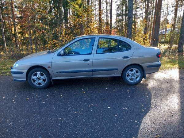 Renault Megane Glebychevo - valokuva 1