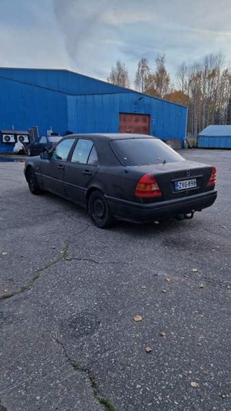 Mercedes-Benz C Hausjärvi - valokuva 3
